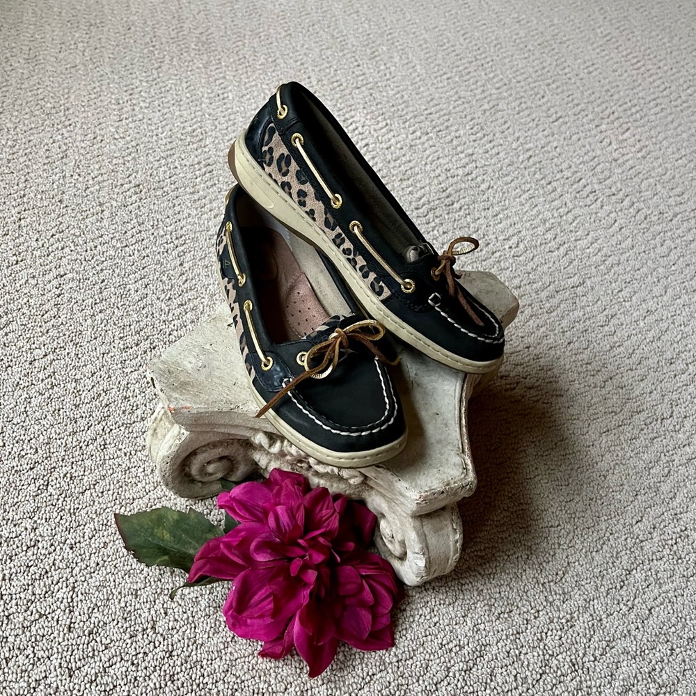 Women’s Size 7.5 Sperry Black and Leopard Boat Deck Loafers